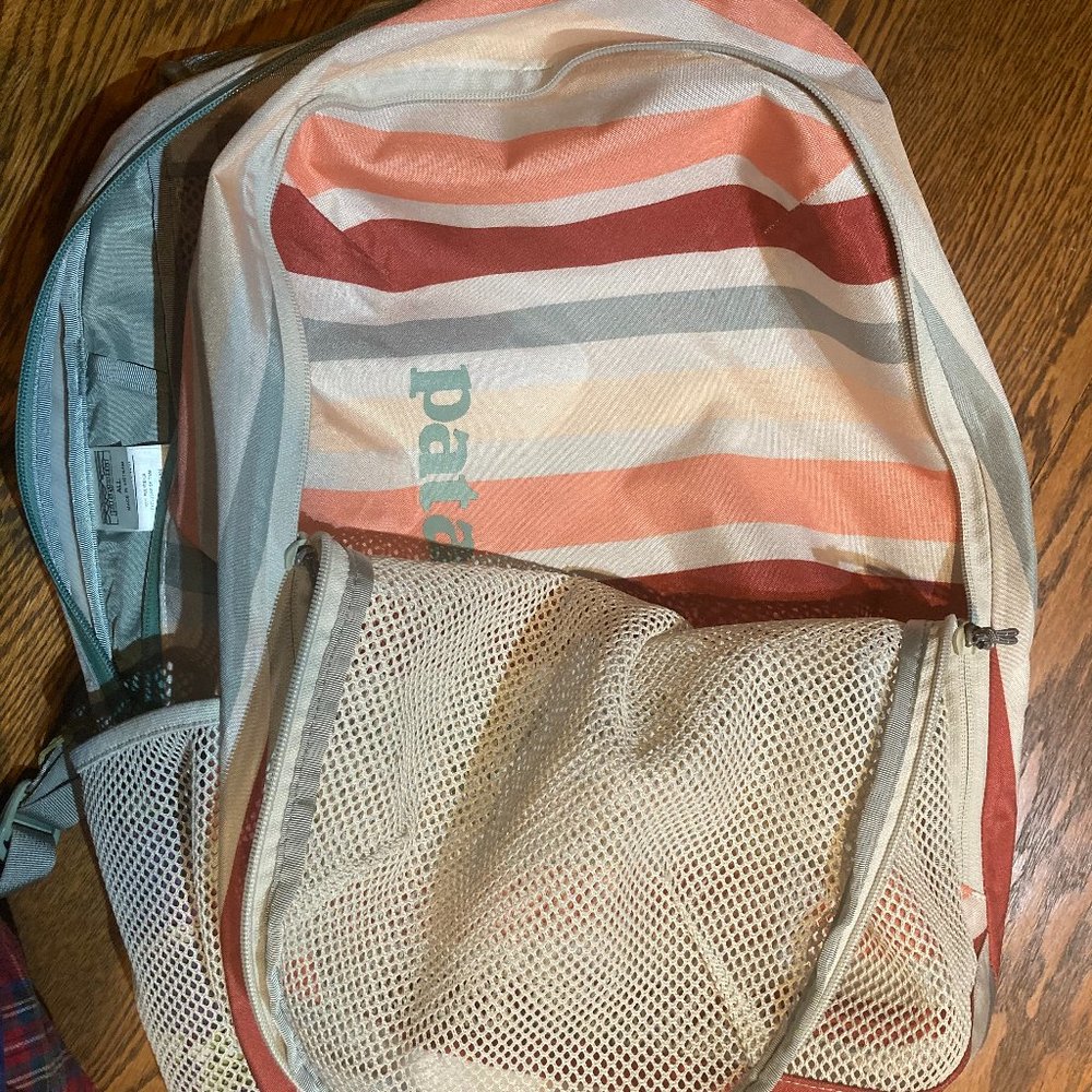 Patagonia Planing Divider 30L pack in Water Ribbons New Adobe, EUC
